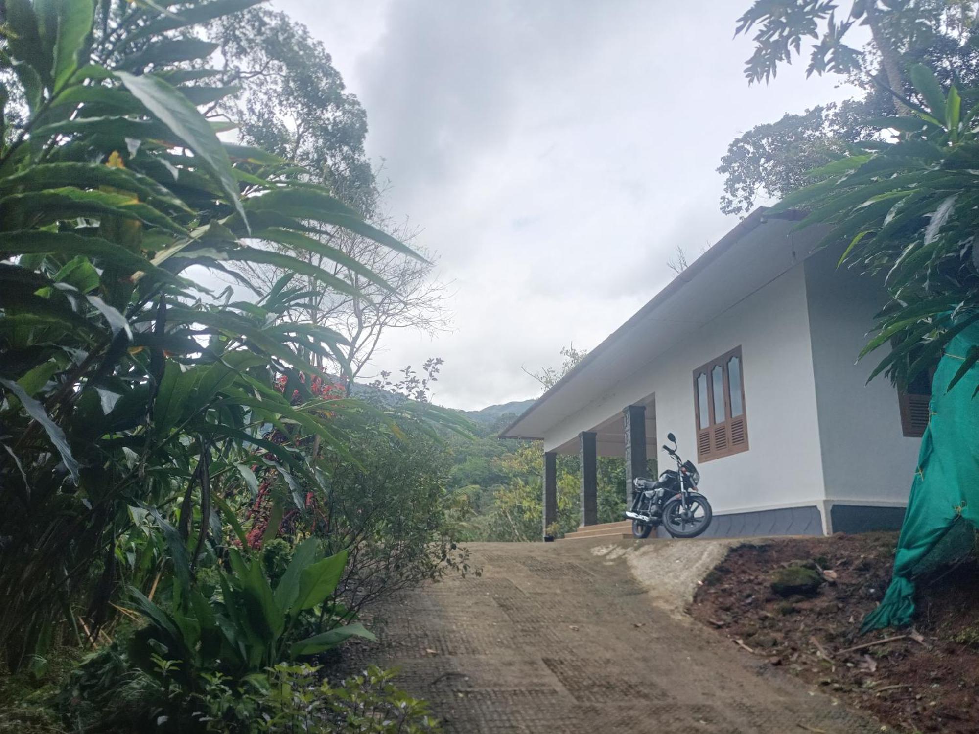 Anivilla Holiday Home Kunjithanny Anachal エクステリア 写真