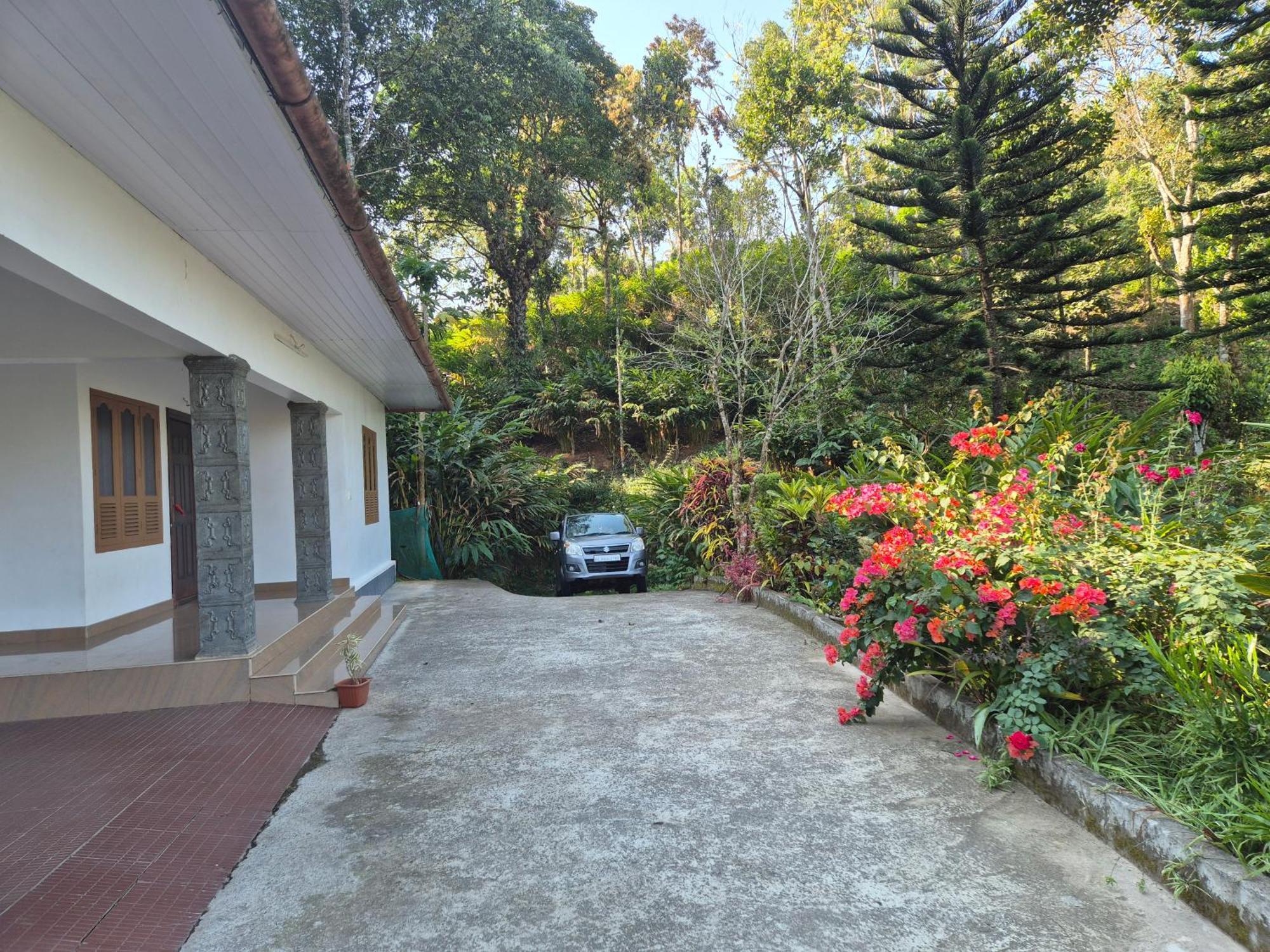 Anivilla Holiday Home Kunjithanny Anachal エクステリア 写真